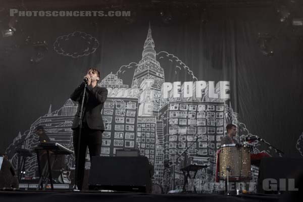 FOSTER THE PEOPLE - 2012-08-26 - SAINT CLOUD - Domaine National - Scene de la Cascade - 